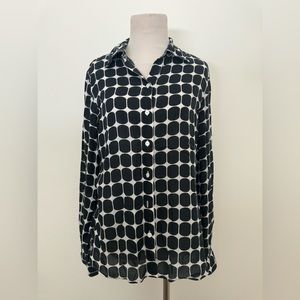 Foxcroft Black and White Geometric Button Down Shirt Size 10